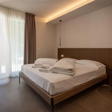 Paradise Aparthotel 3*
