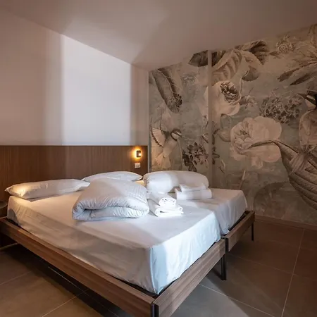 Paradise Aparthotel 3*